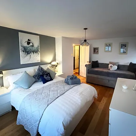 Virginia House A Contemporary Cosy Period *